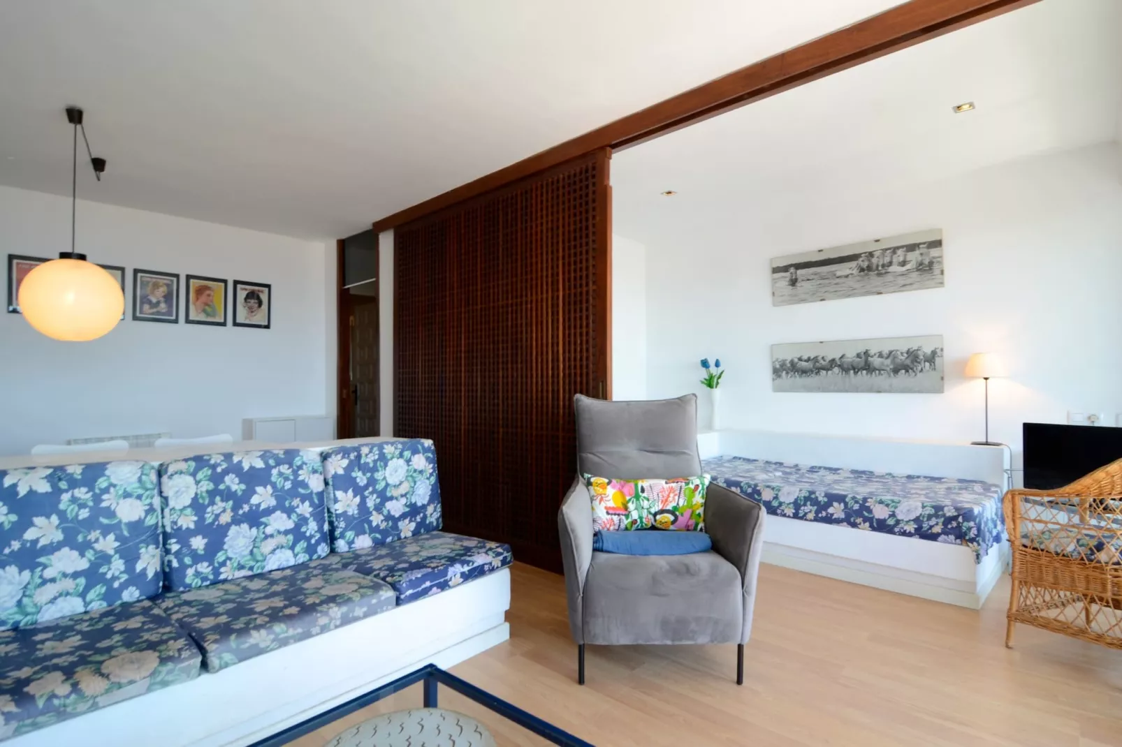 CATALONIA 4-5-Living room