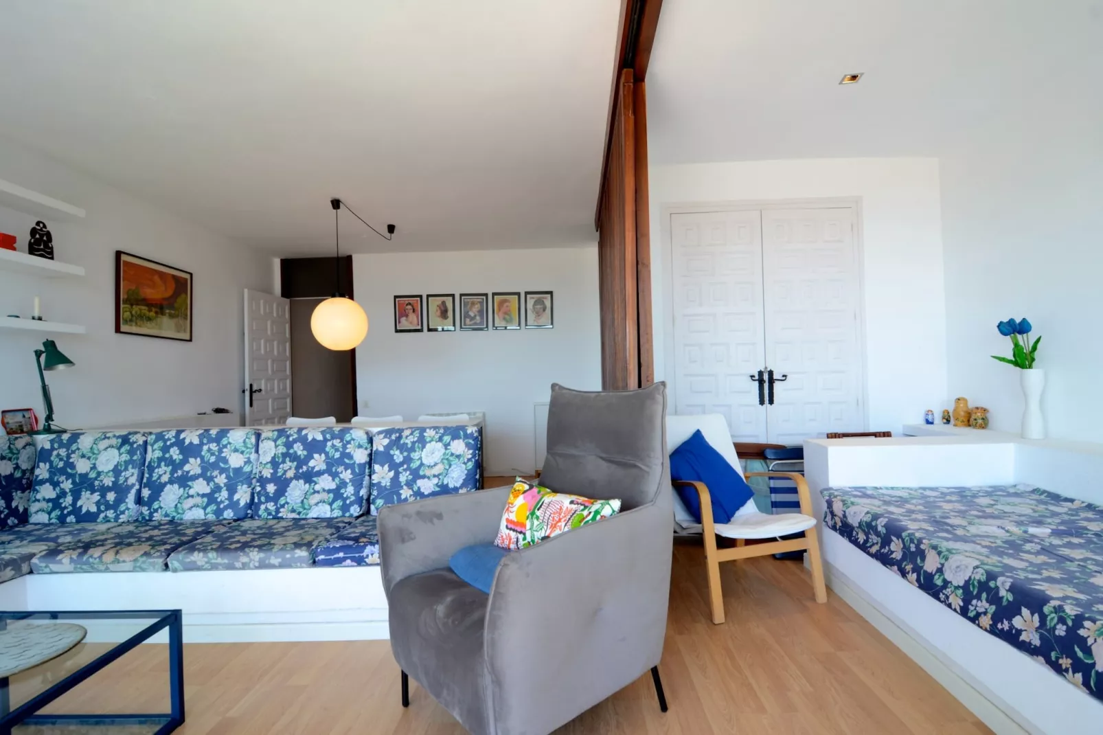 CATALONIA 4-5-Living room