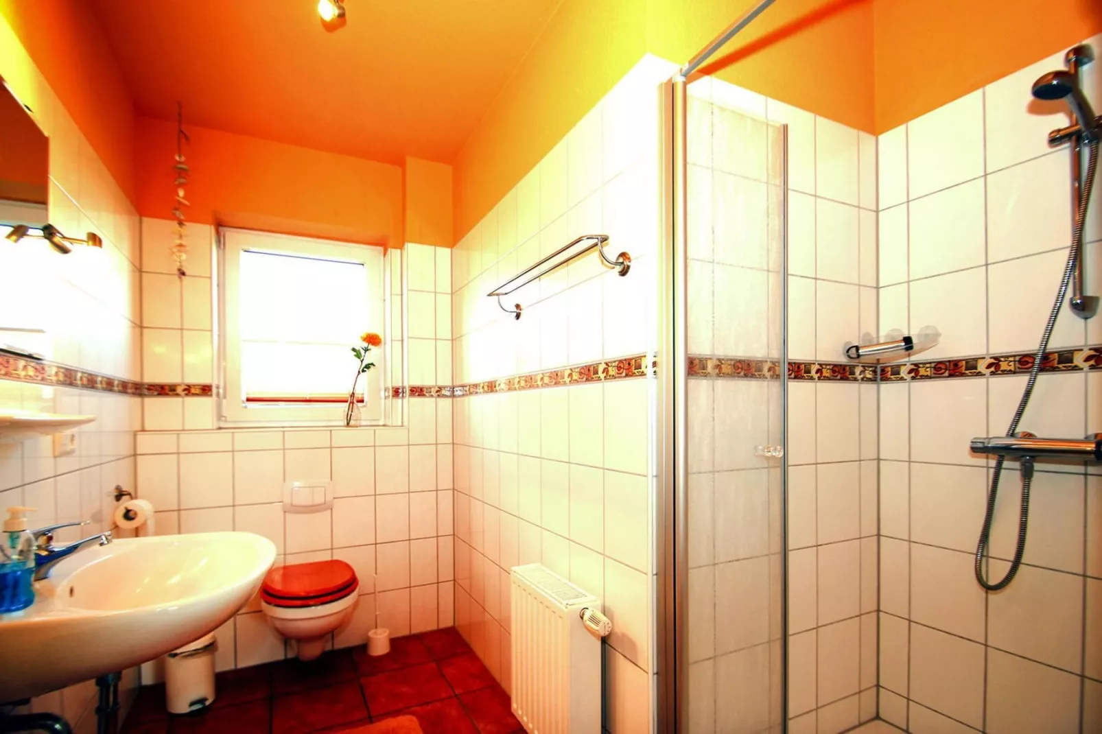 Großes Ferienhaus am Deichtor in Neßmersiel-Bathroom