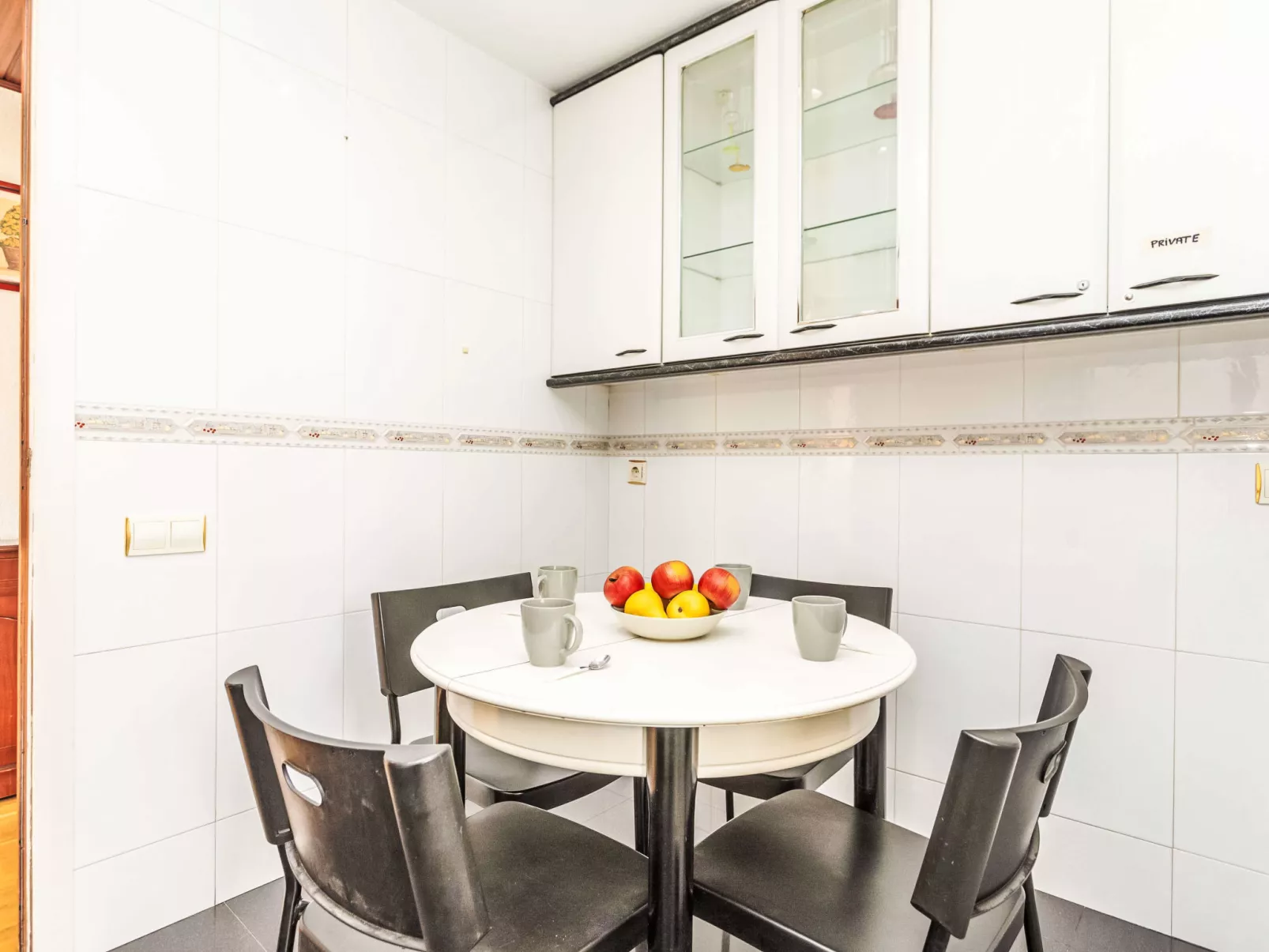 Sants-Les Corts Galileu-Inside