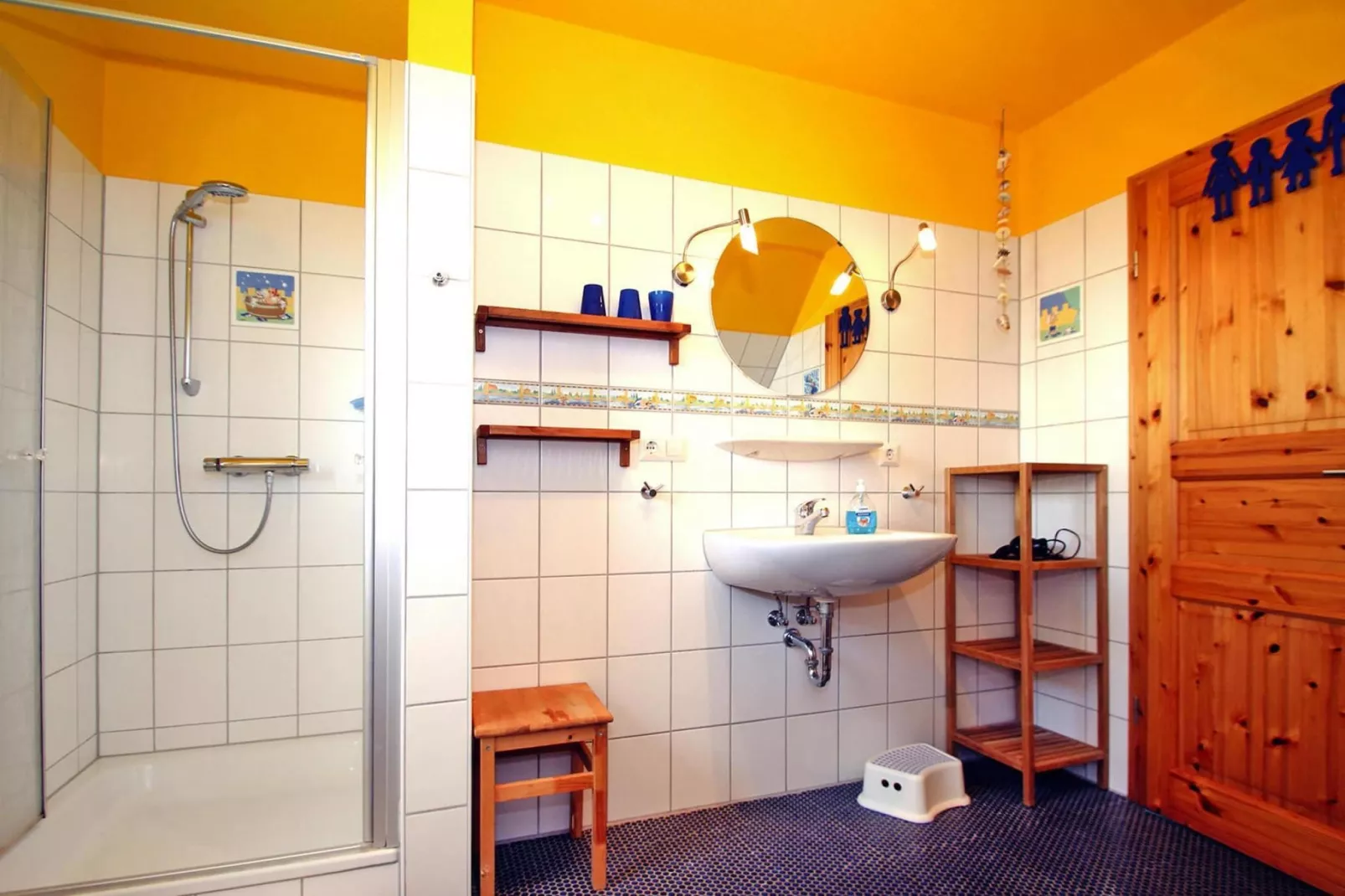 Großes Ferienhaus am Deichtor in Neßmersiel-Bathroom