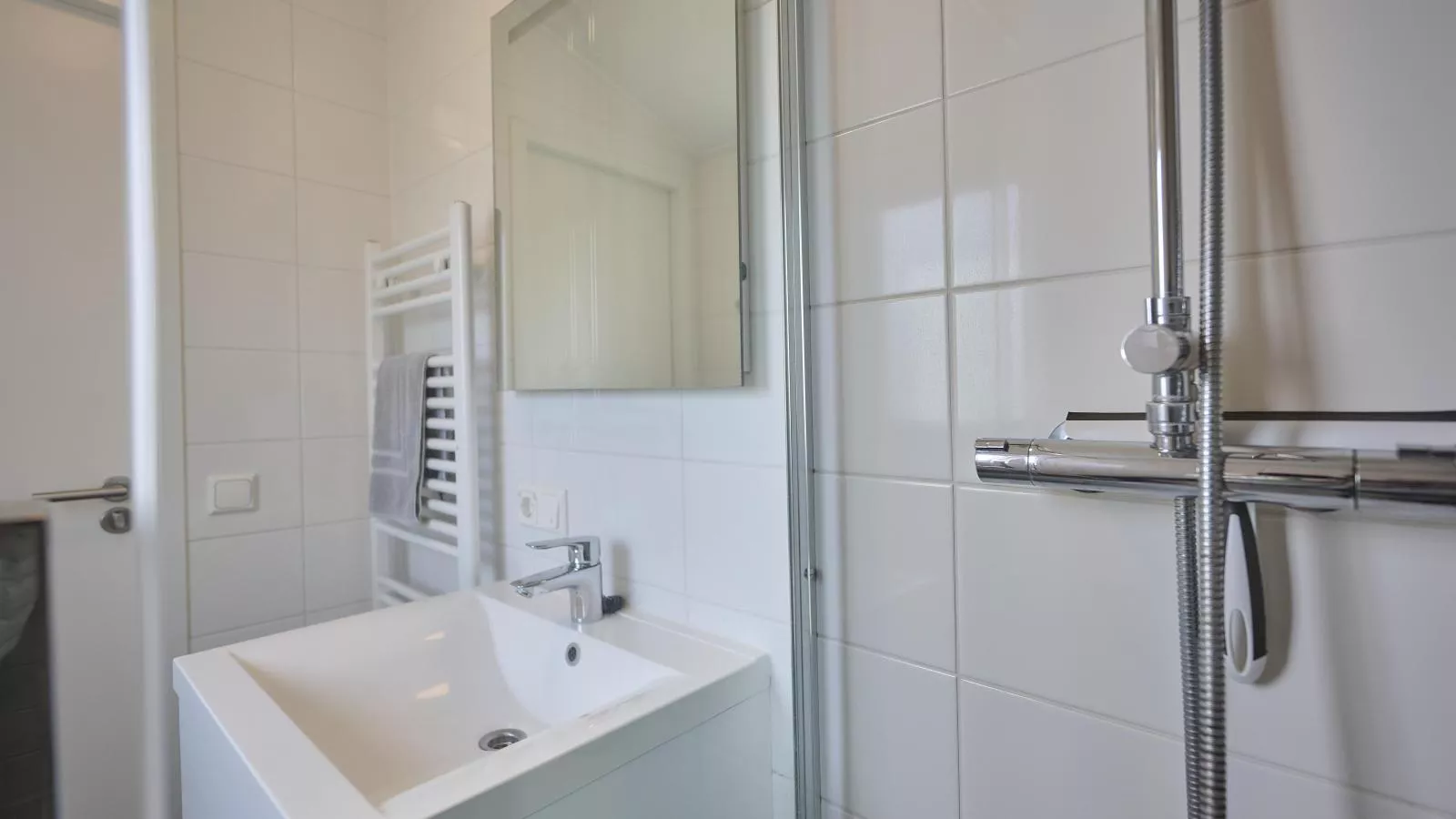 T Kaatsheuveltje 3-Bathroom