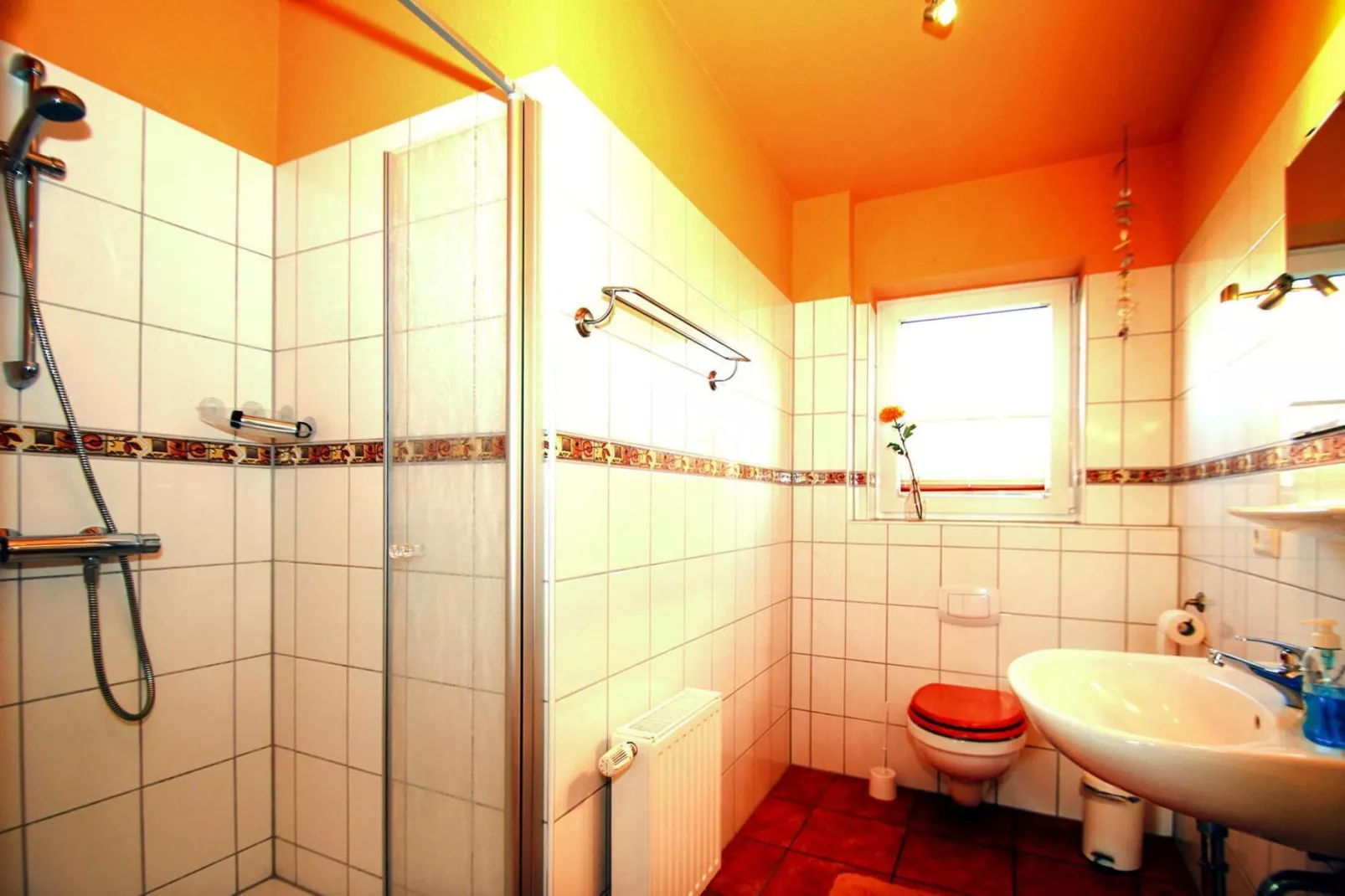 Großes Ferienhaus am Deichtor in Neßmersiel-Bathroom