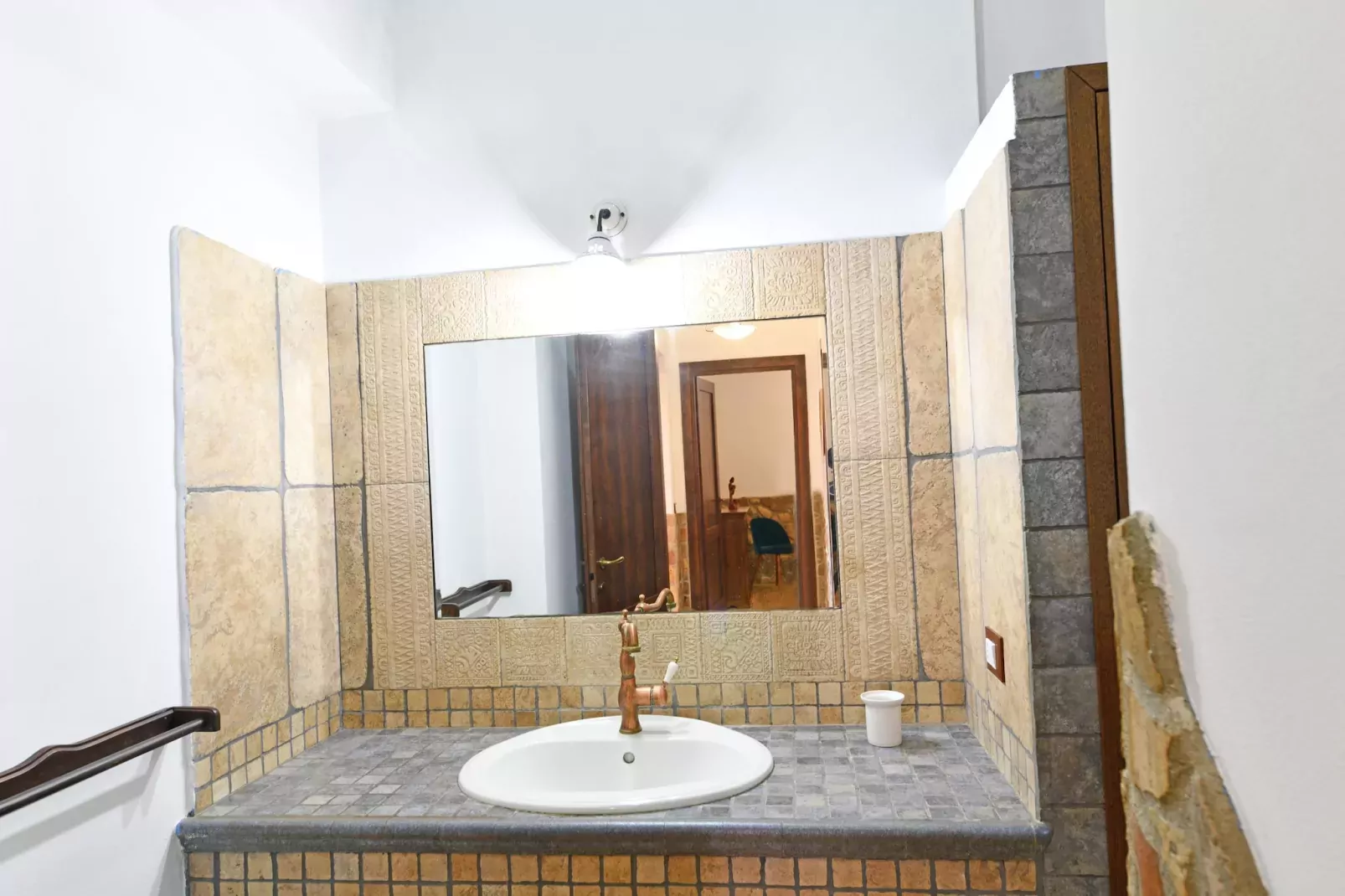 Villa Parisi mit Privatpool Siracusa-Bathroom