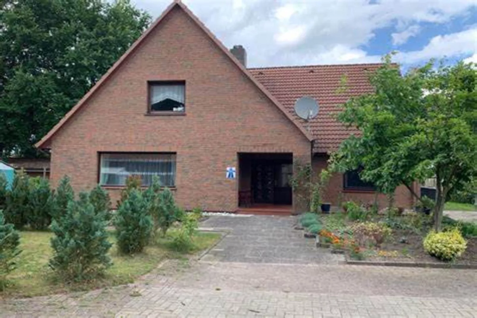Großes Ferienhaus am Deichtor in Neßmersiel-Areas summer 1km
