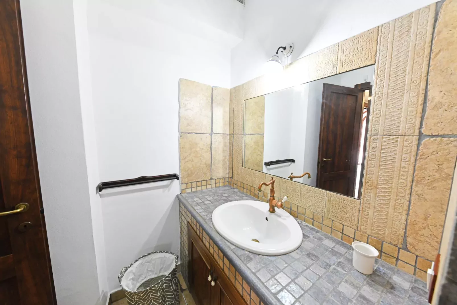 Villa Parisi mit Privatpool Siracusa-Bathroom