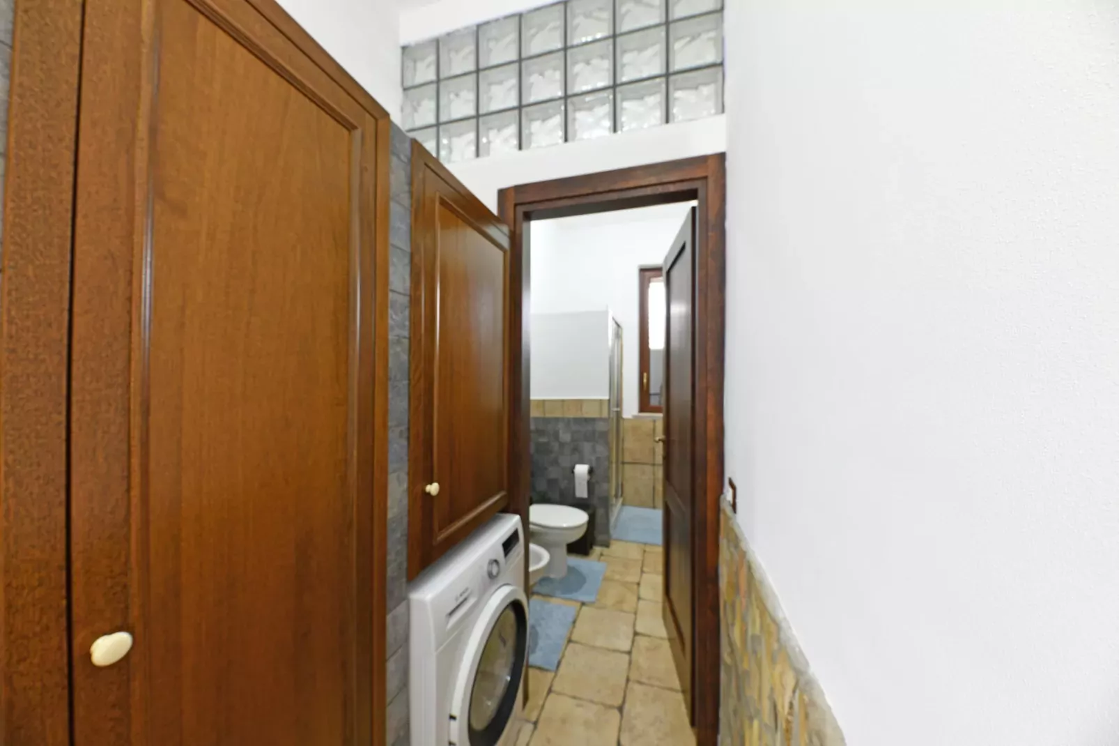Villa Parisi mit Privatpool Siracusa-Bathroom