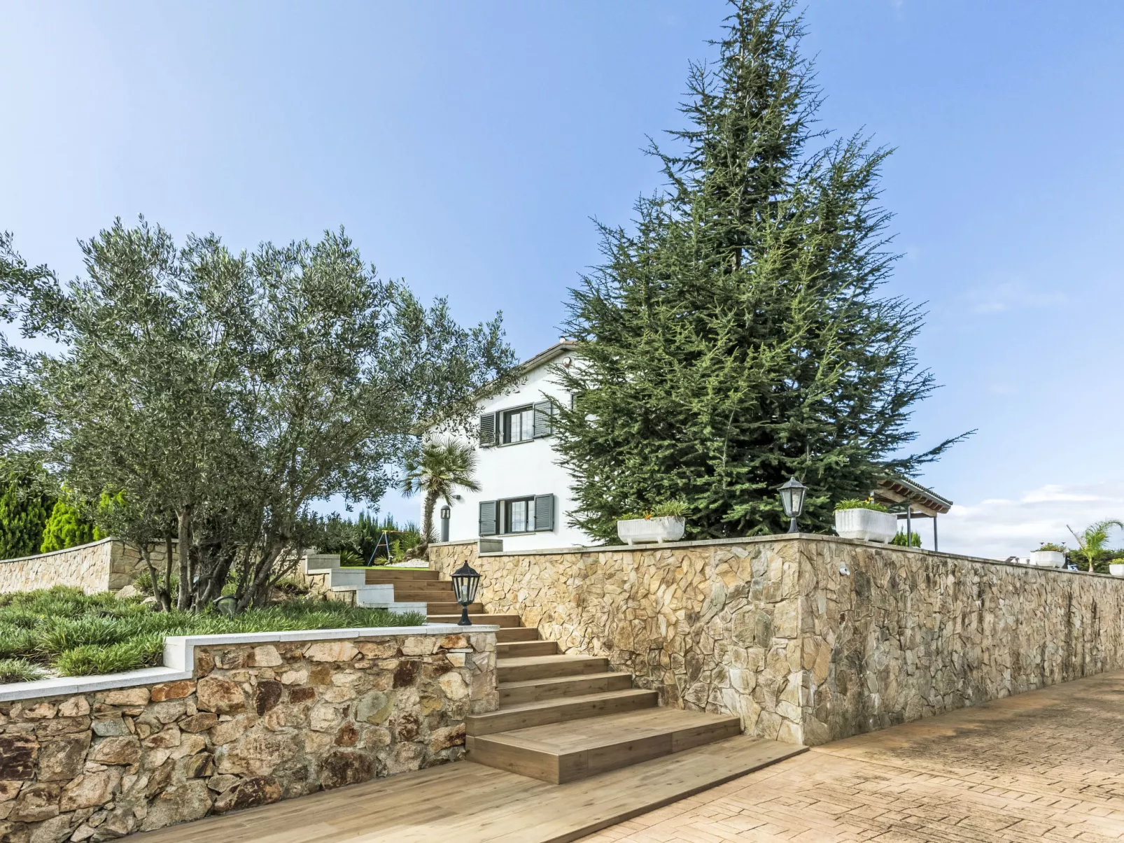 Torre de Ven-Outside
