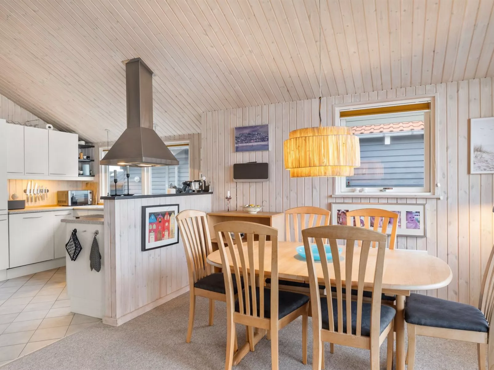 "Aswith" - 5m from the sea-Drinnen