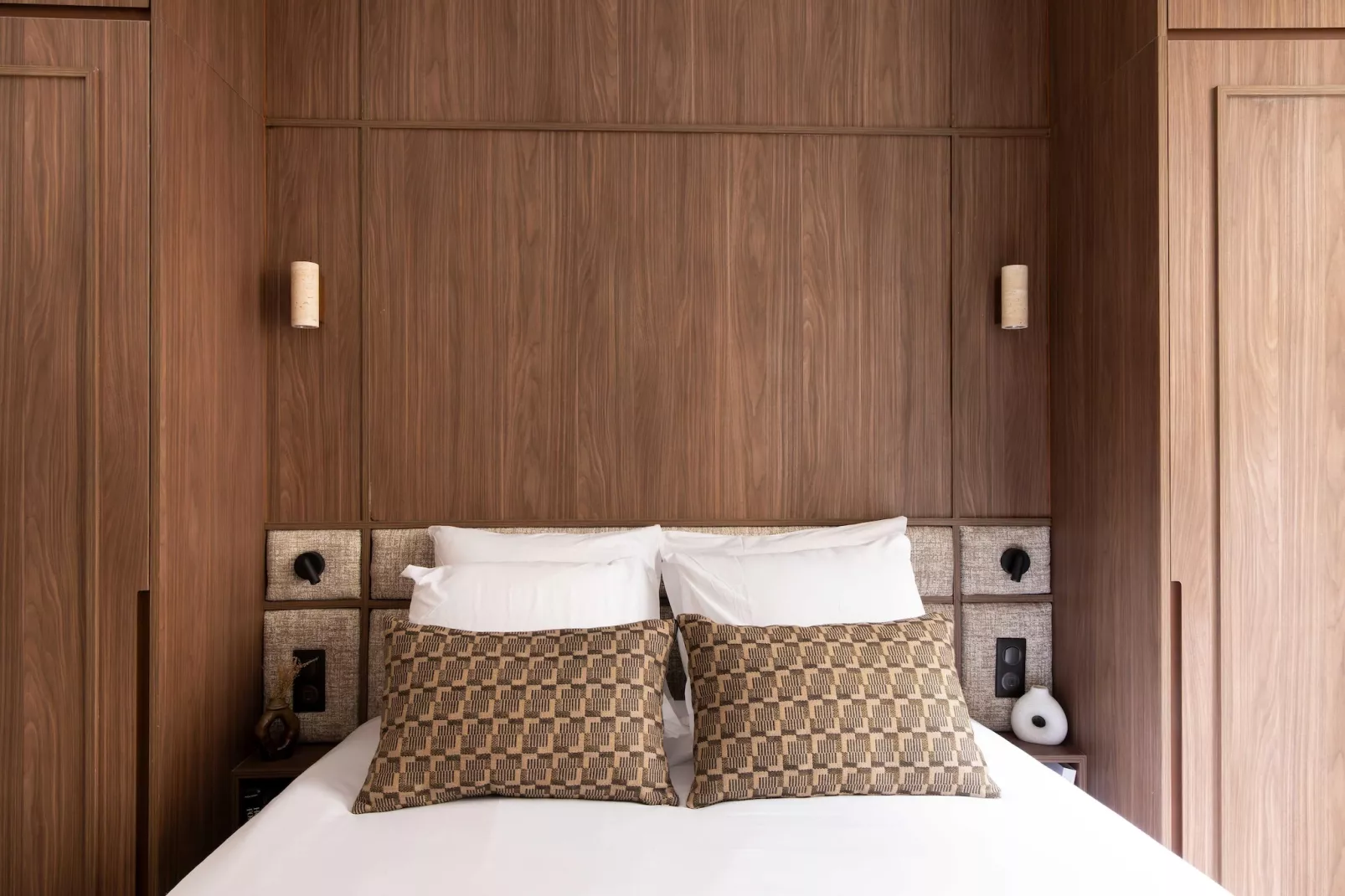 RI-74-TEMPLE-Bedroom