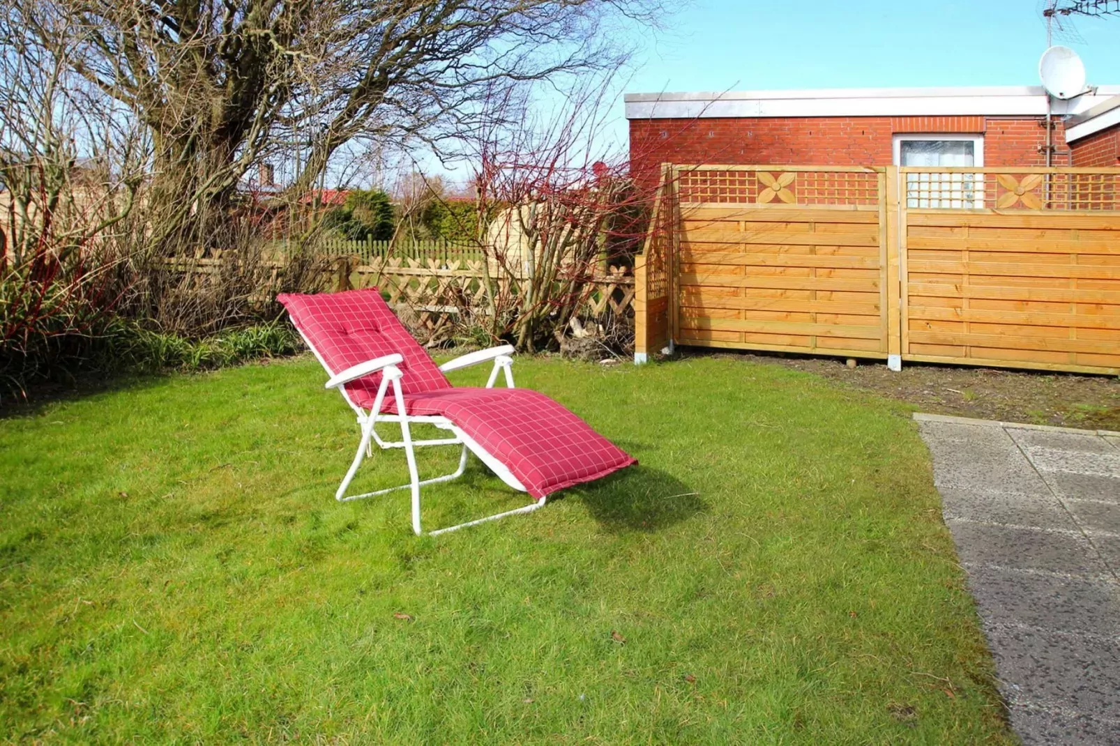 Ferienbungalow Klönsnack in Dornumersiel-Jardin d'été