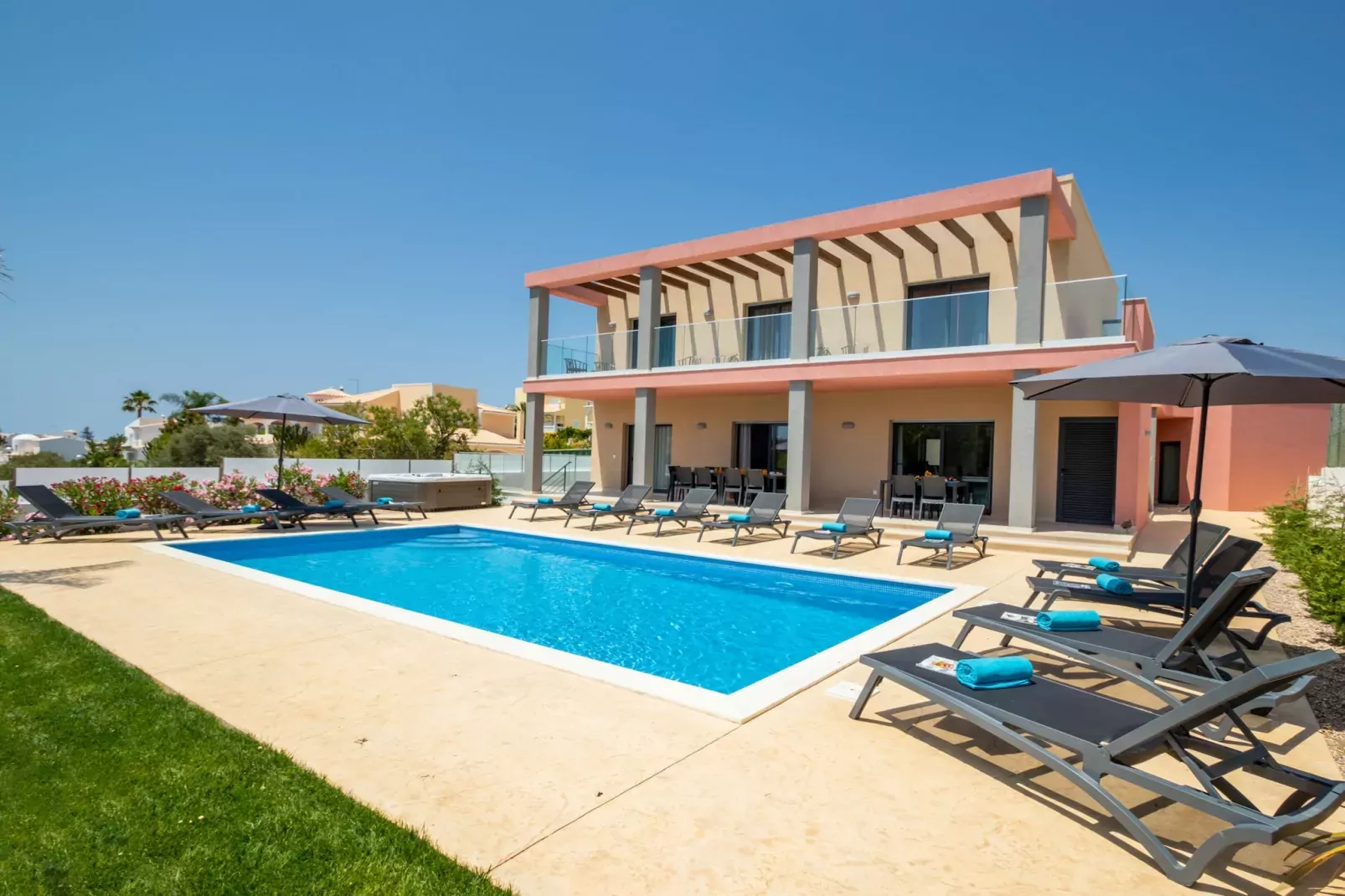Villa Riviera-Pool