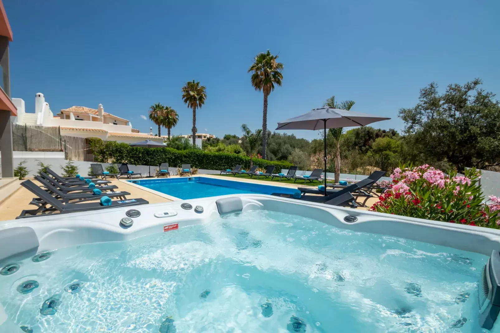 Villa Riviera-Pool