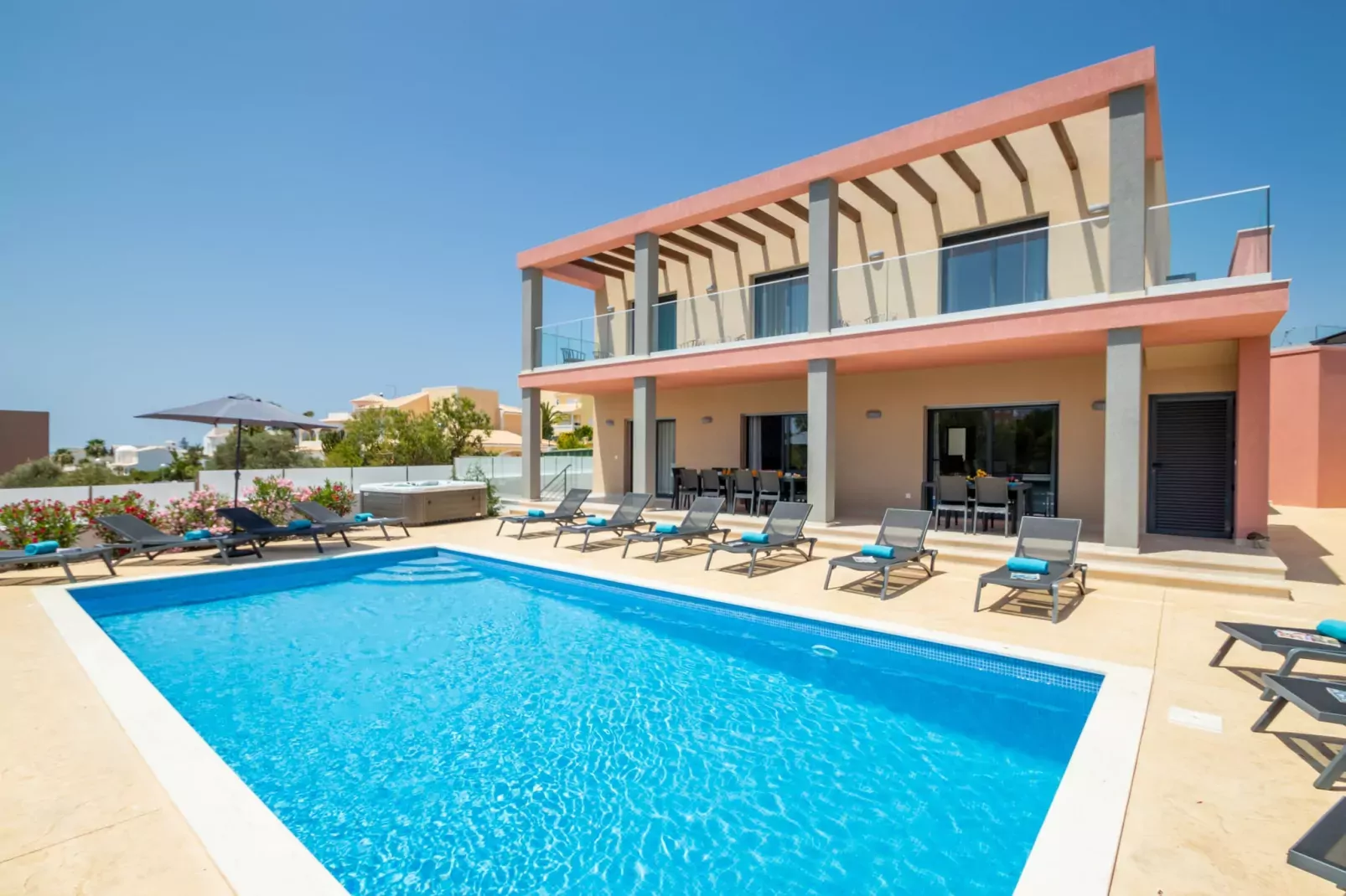 Villa Riviera-Pool