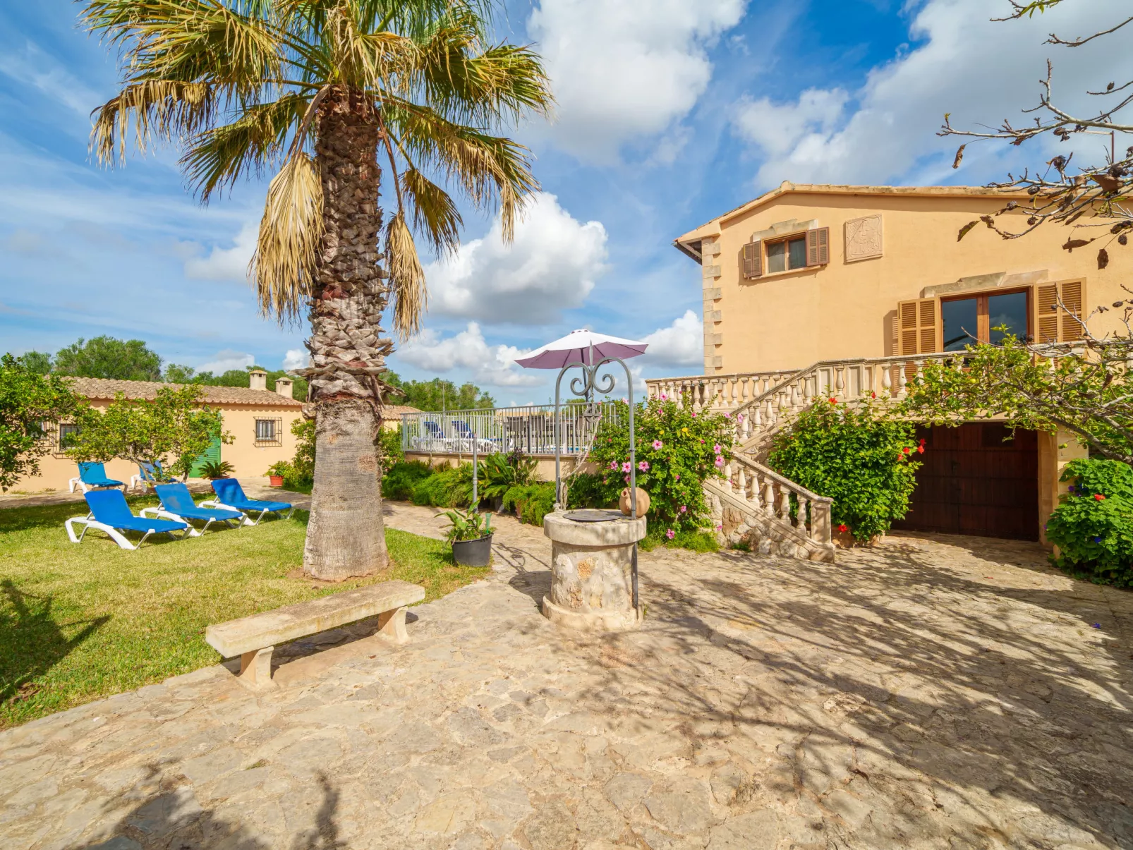 Campas-Outside