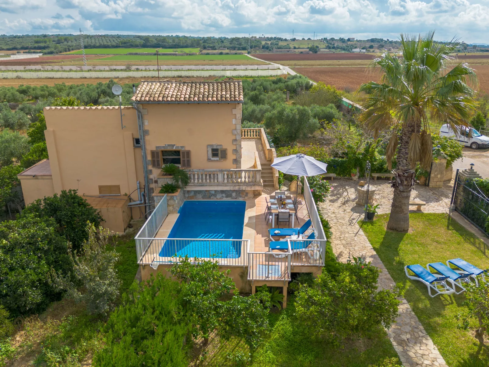 Campas-Outside