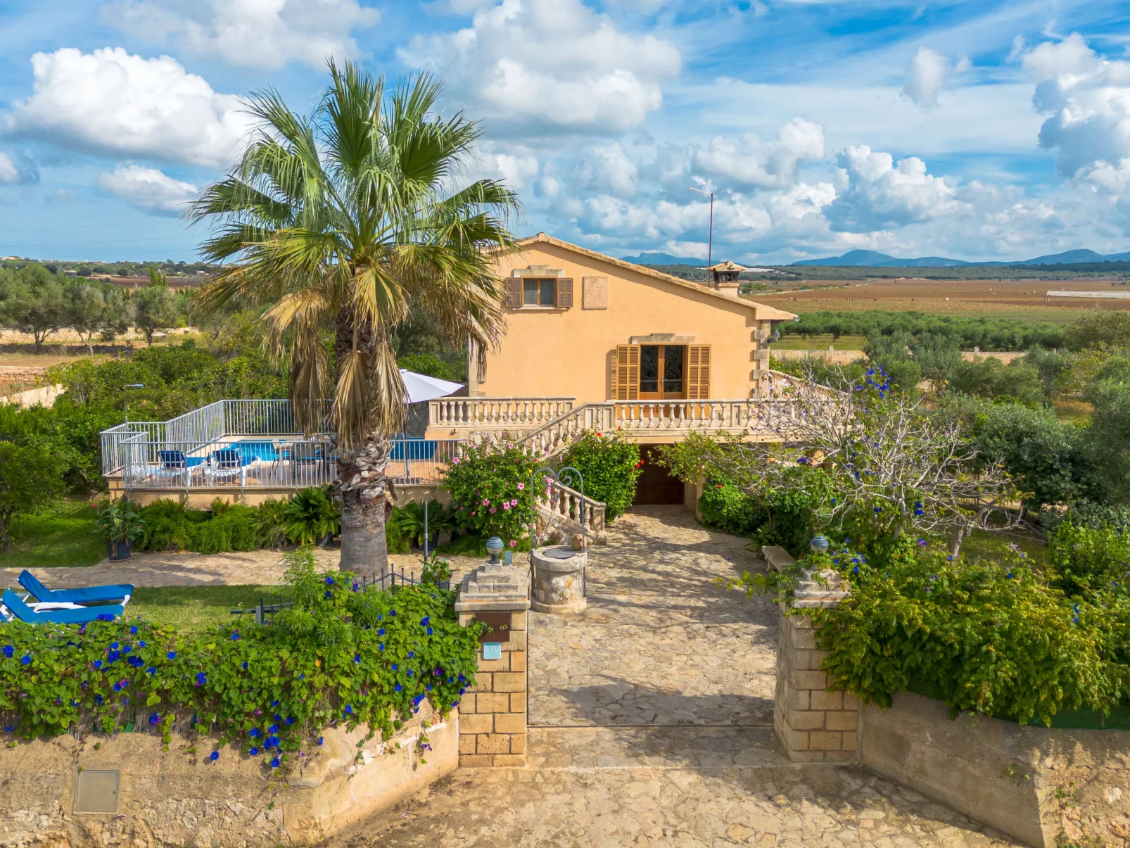 Campas-Outside