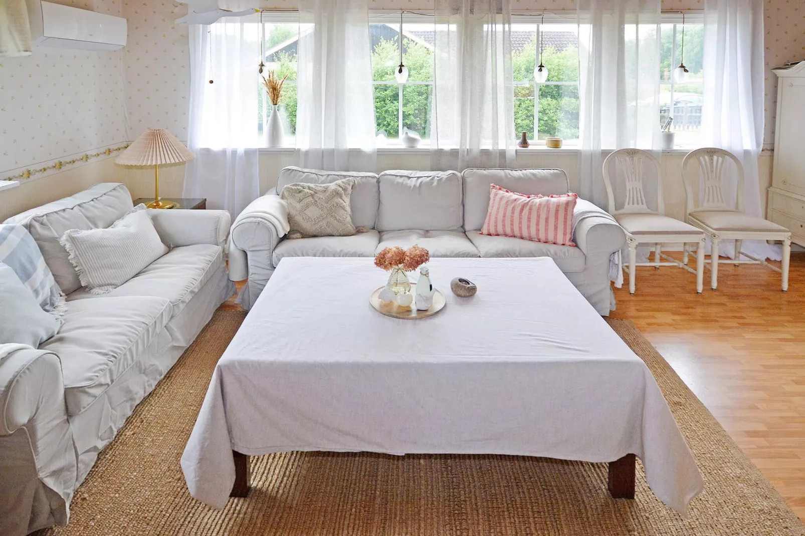 Charming holiday home with terrace-By Traum-Indoor