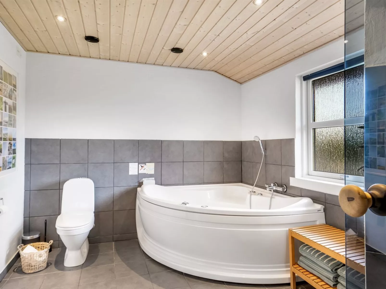 "Yngve" - 3.5km from the sea-Drinnen