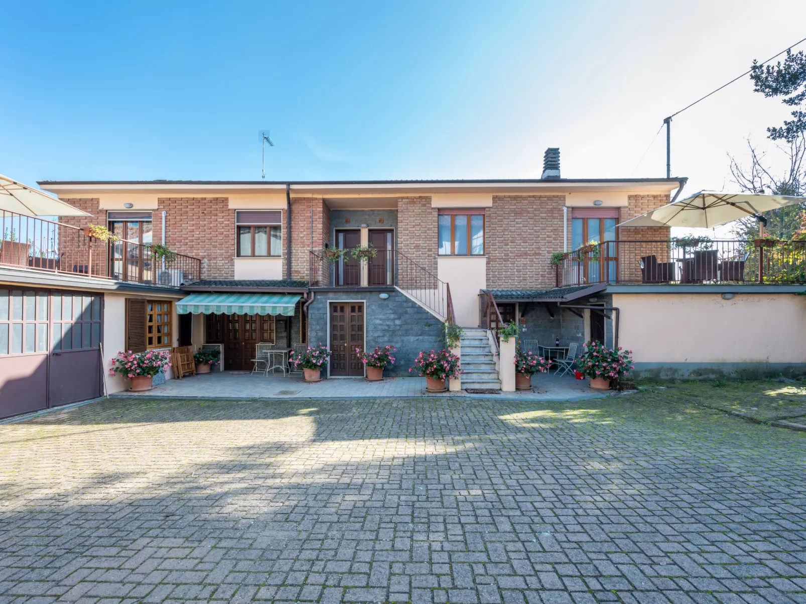 Il Borghetto di Castagnole-Outside