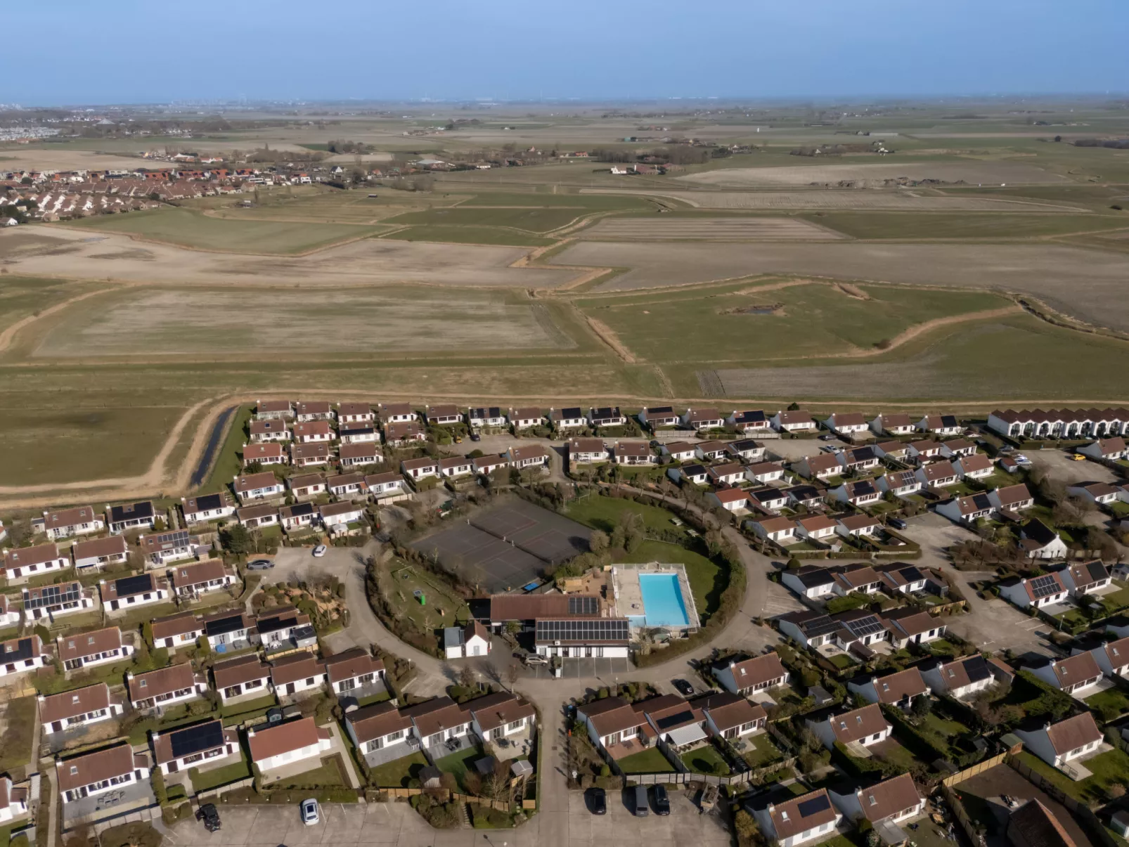 Laya with parking and shared pool-Outside