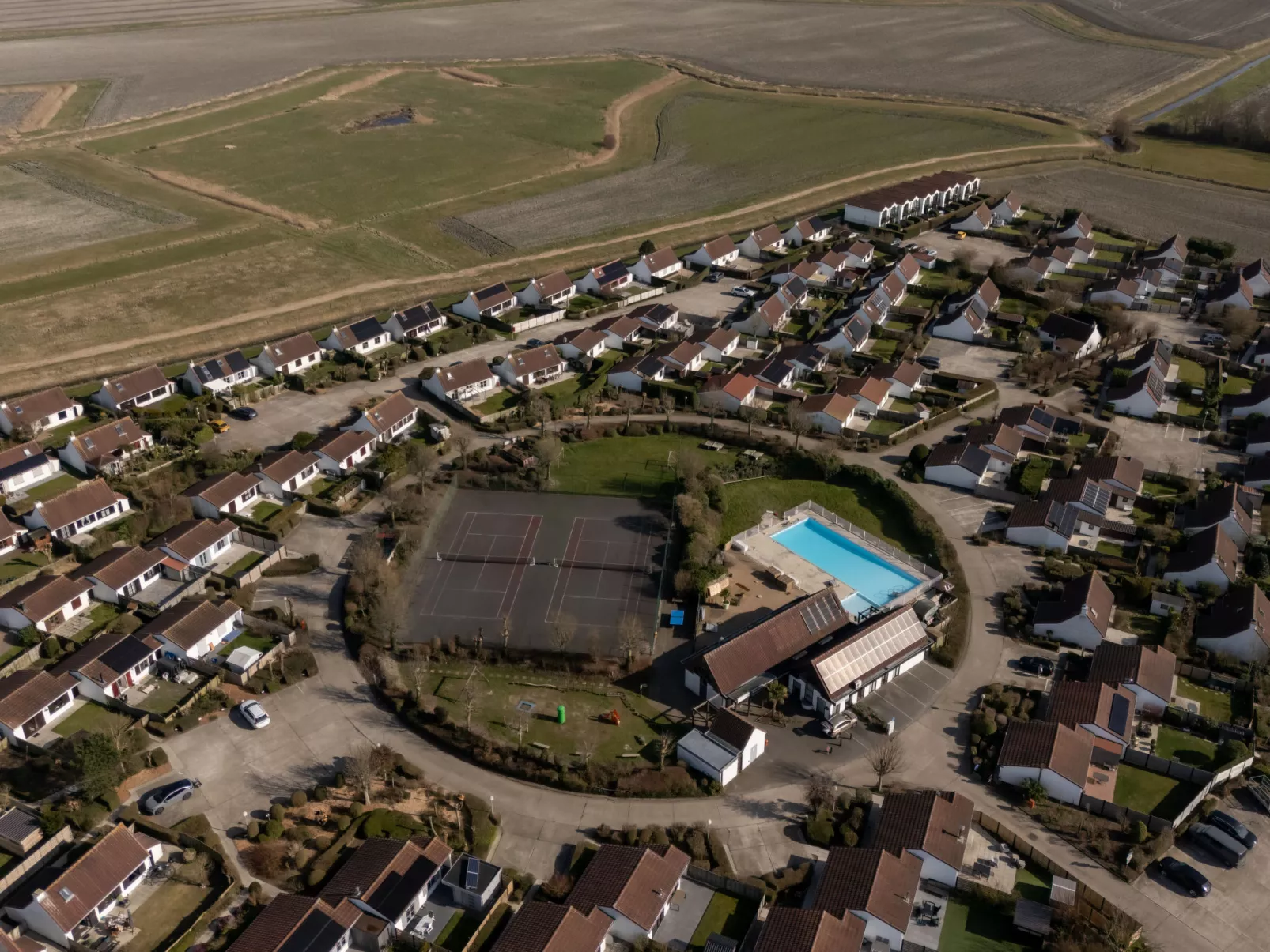 Laya with parking and shared pool-Outside