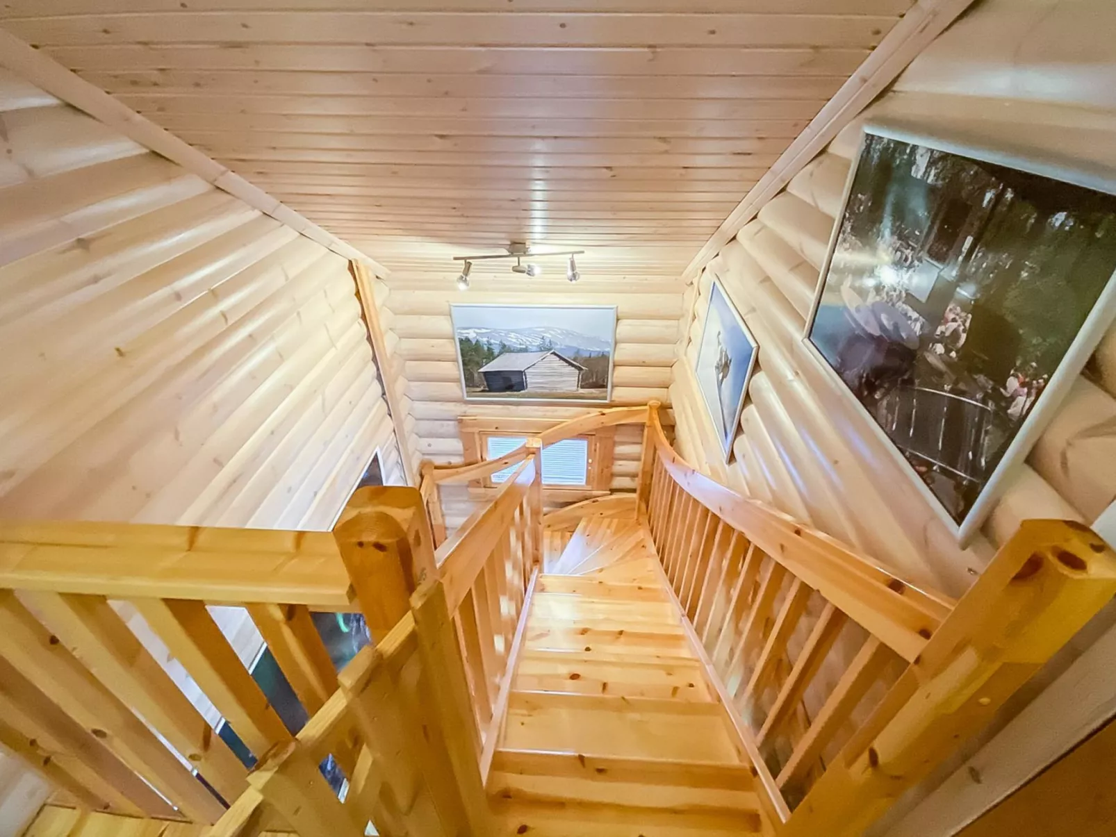 Luoston väärtin kammi-Inside