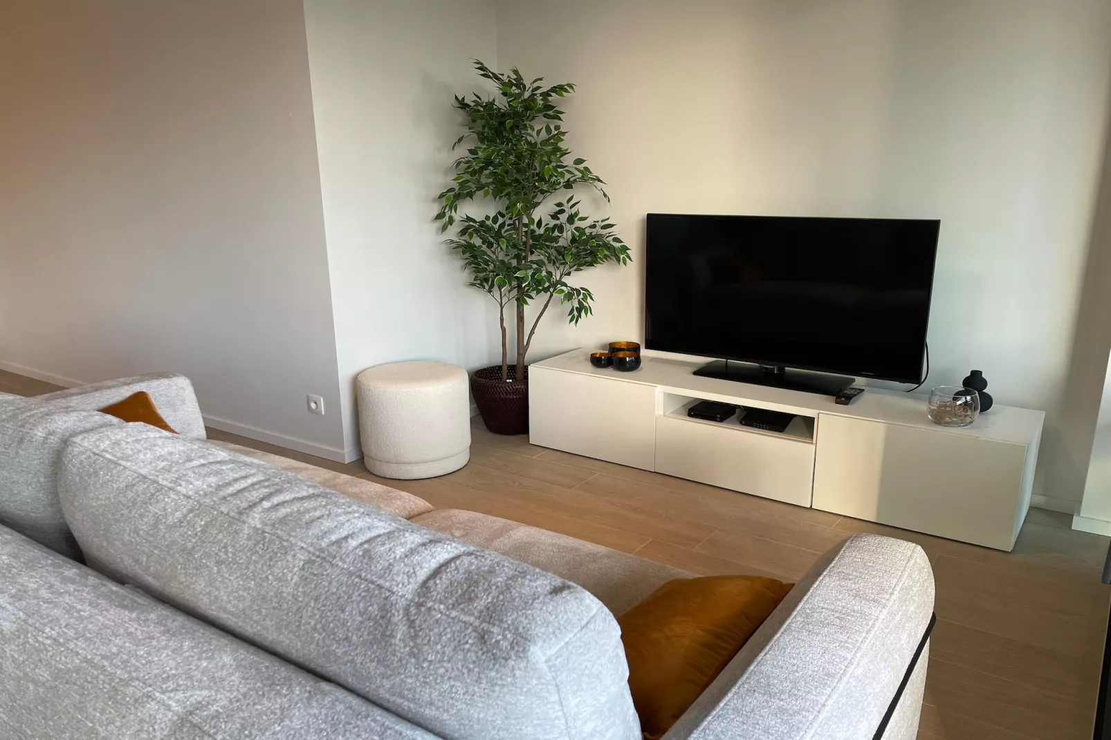 The Green 57/0102-Living room