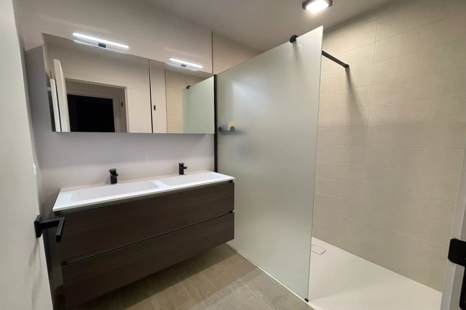 The Green 57/0102-Bathroom