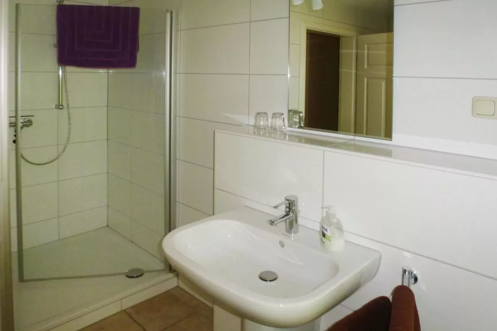 Ferienwohnung Süderschwei-Bathroom