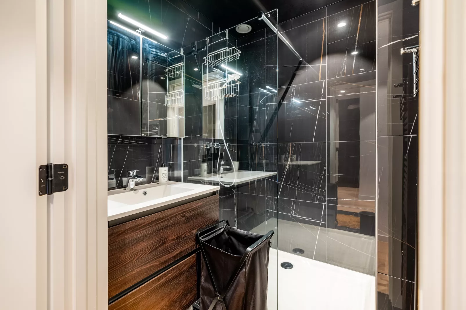 Ferrel - 0102-Badezimmer
