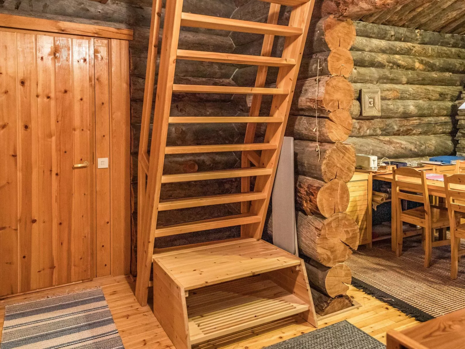 Ylläsnäkyy 7 / karkelo-Inside