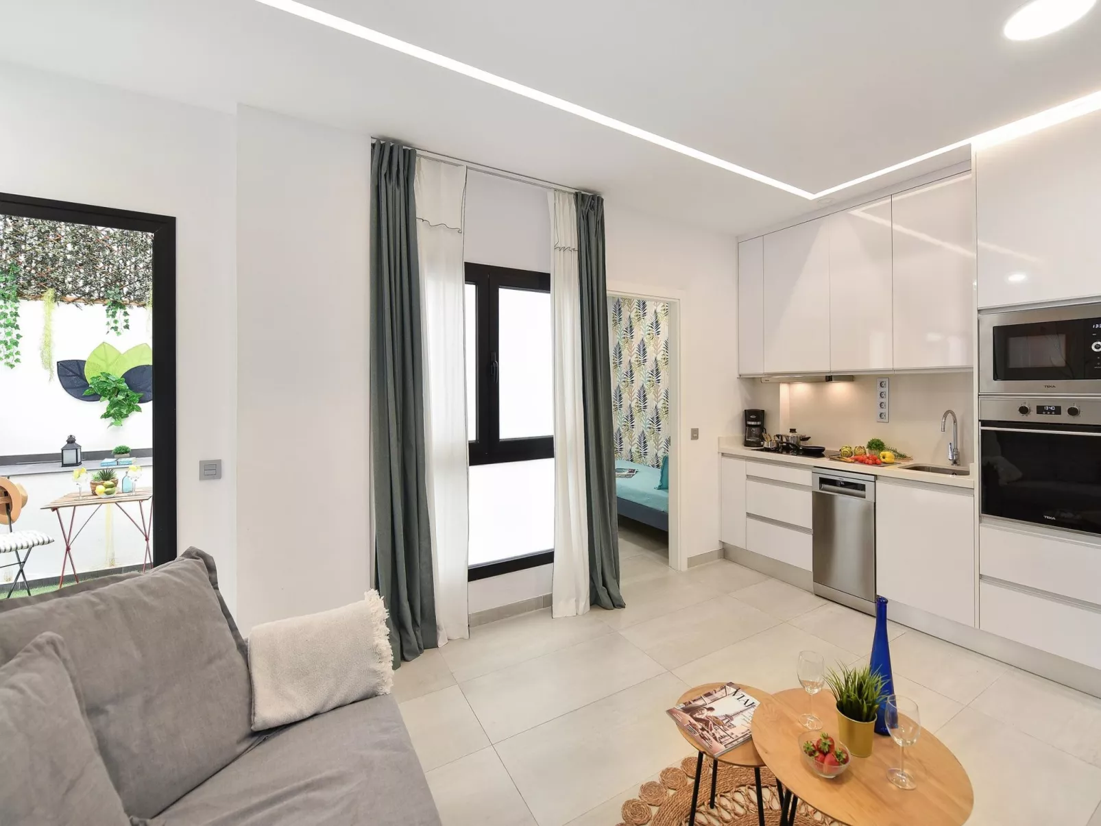 Maisha Beach Canteras-Inside