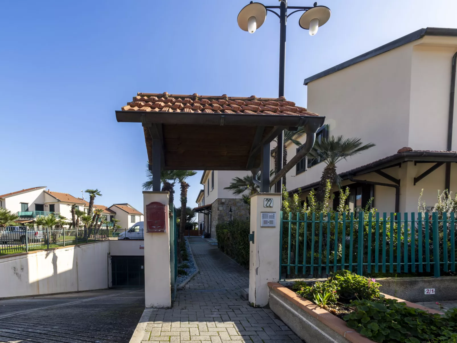 Le Margherite (SLR255)-Outside