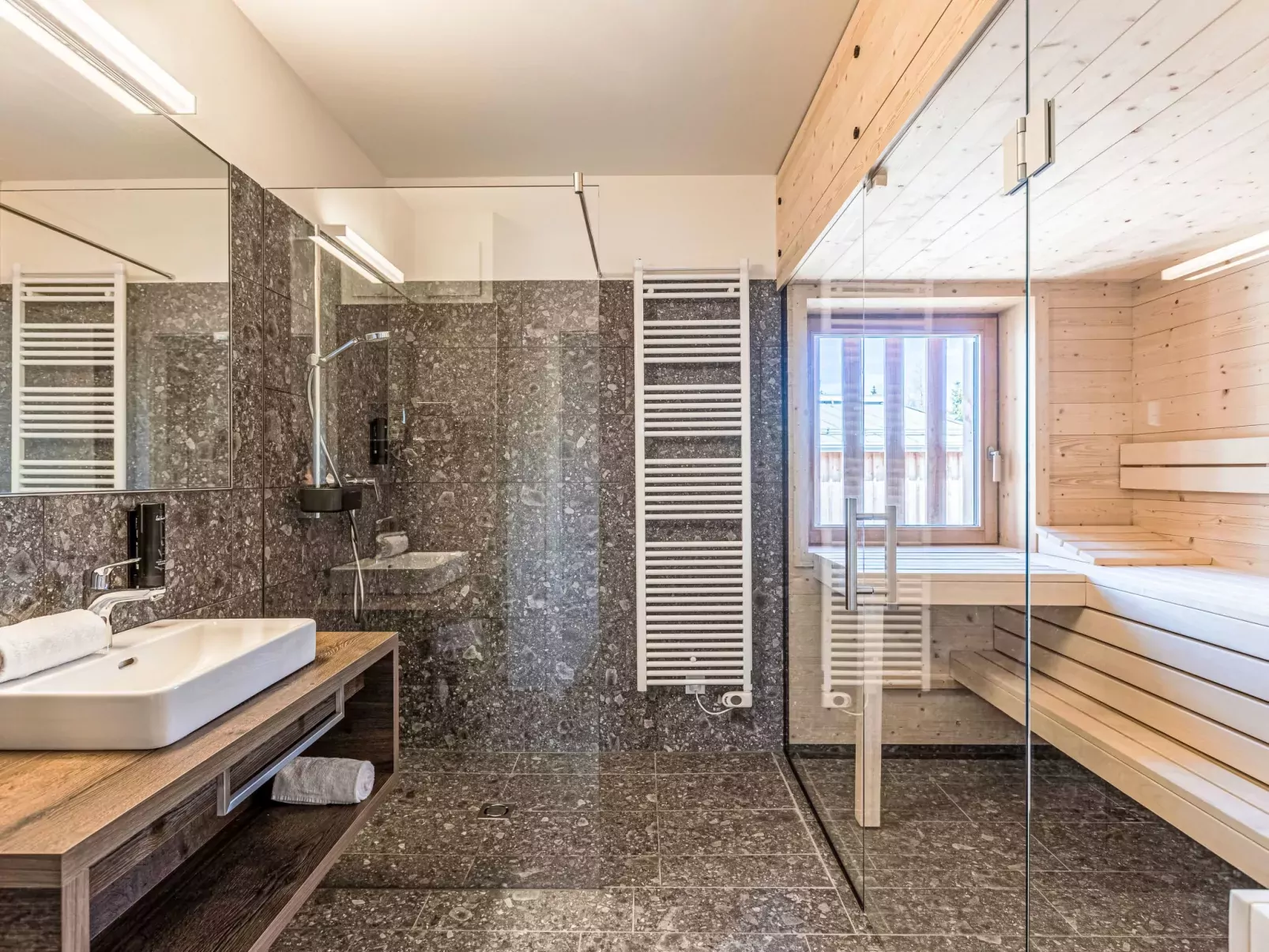 Superior mit 4 Schlafzimmern und Sauna-Dedans