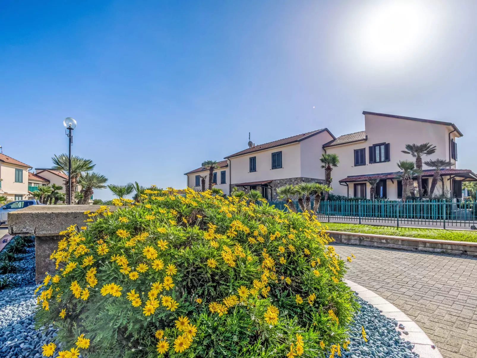 Le Margherite (SLR255)-Outside