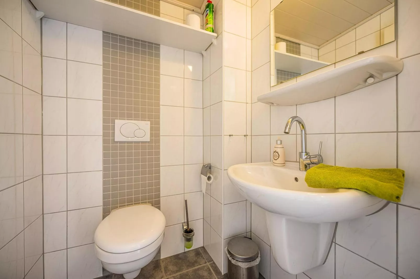 Kleiner Steert 11 b-Bathroom