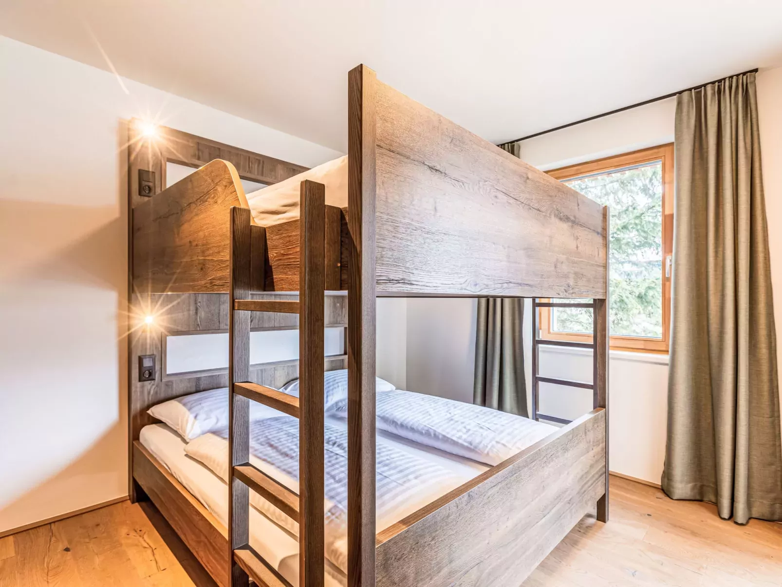 Premium mit 6 Schlafzimmer und Sauna-Drinnen