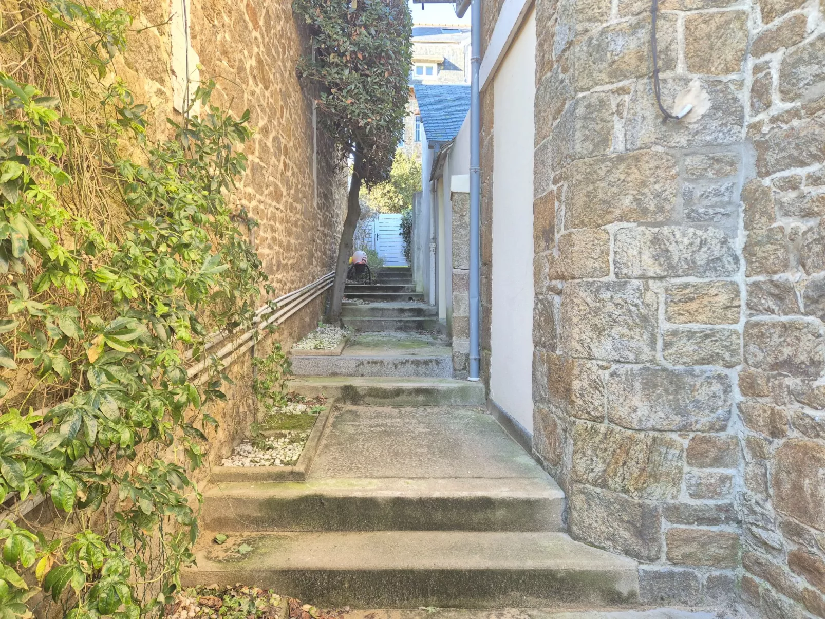 Les Nielles-Outside