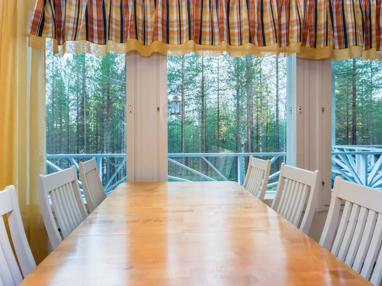 Isokurunpuisto a 2-Drinnen