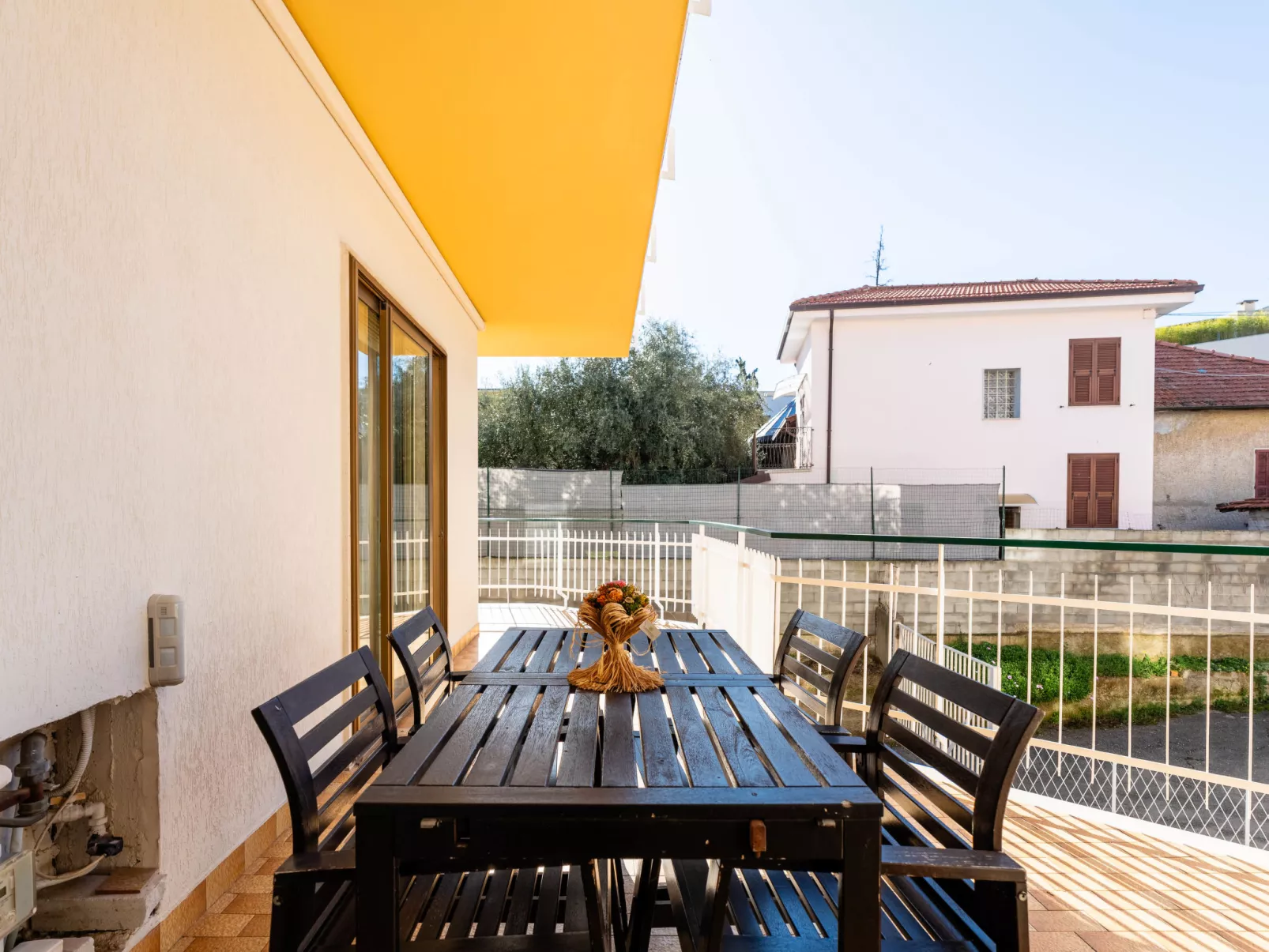 Le Mimose-Outside