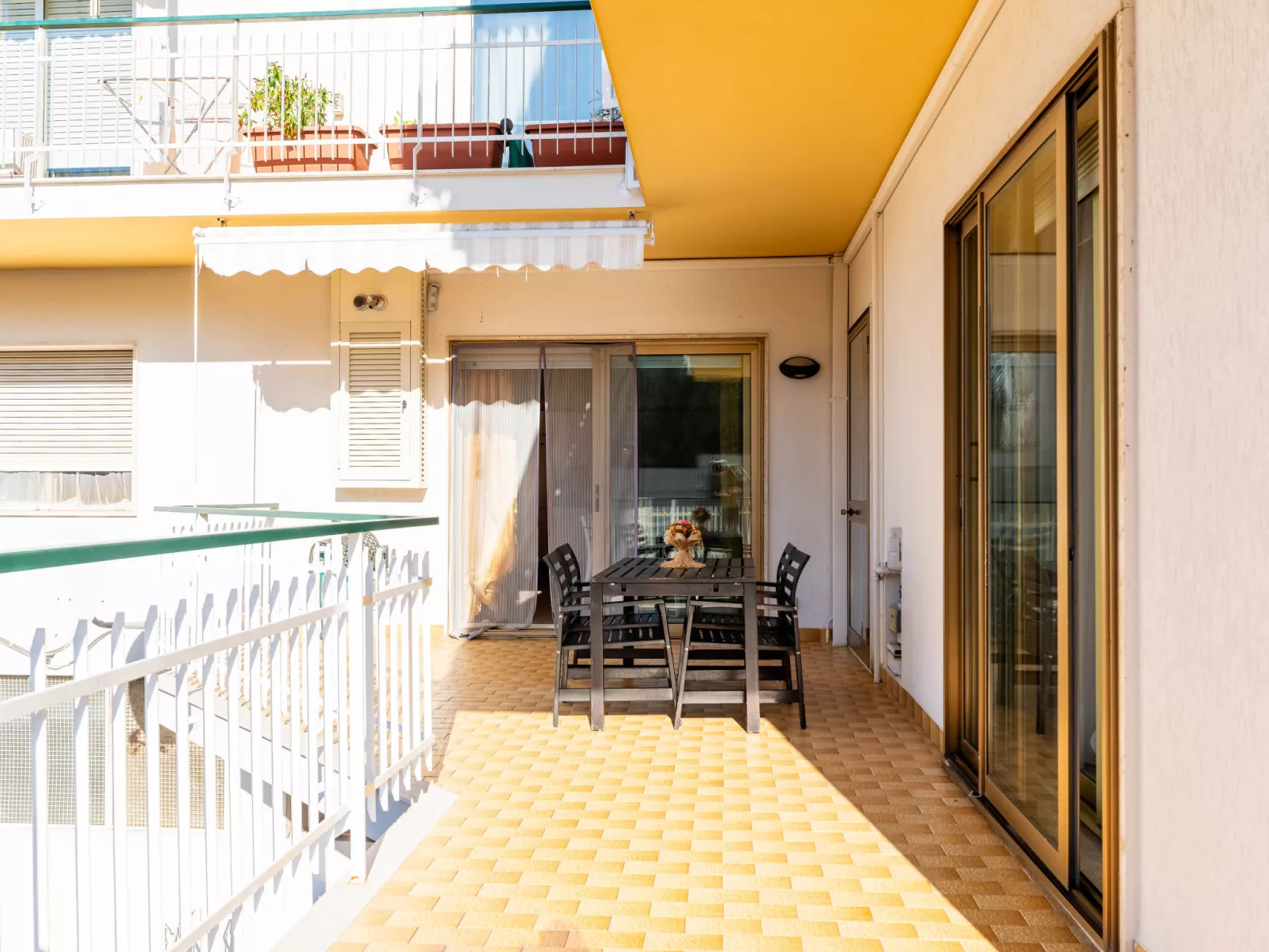 Le Mimose-Outside