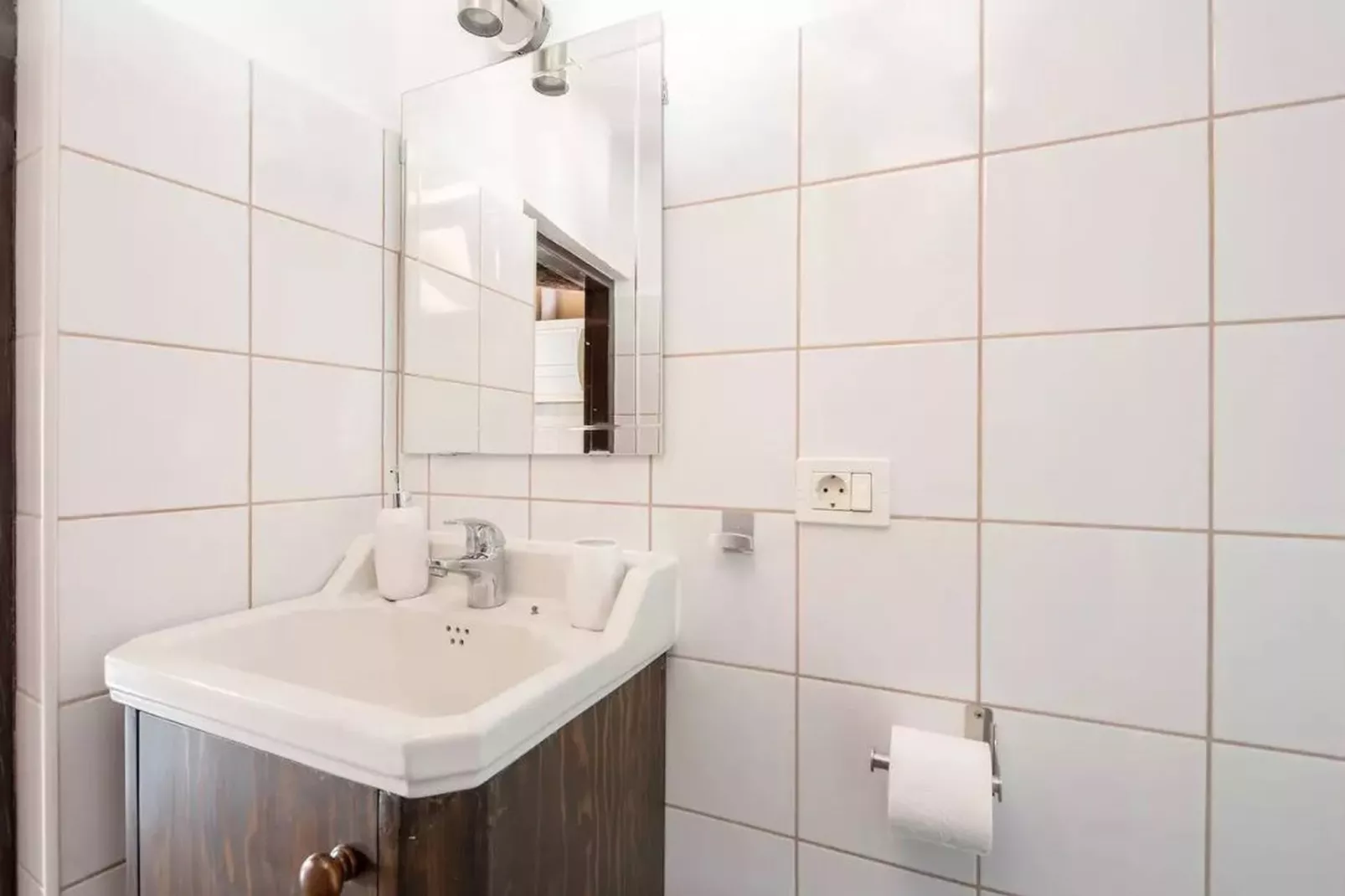 El Mas Groc 16-Bathroom
