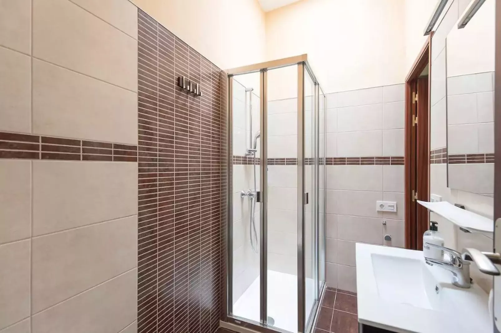 El Mas Groc 16-Bathroom