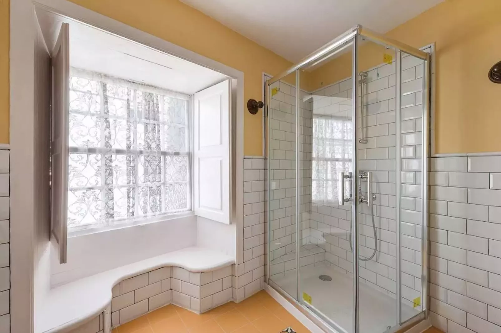 El Mas Groc 16-Bathroom