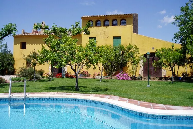 El Mas Groc 16-Exterior summer