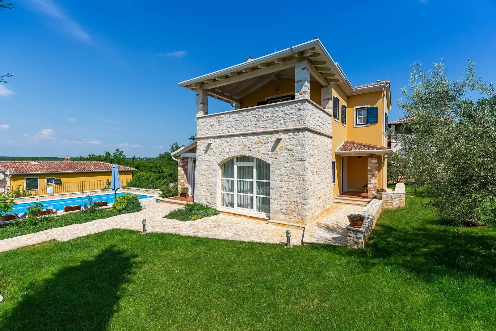 Villa Salvea-Gardens summer