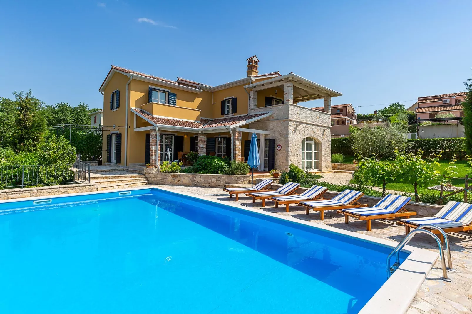 Villa Salvea-Gardens summer