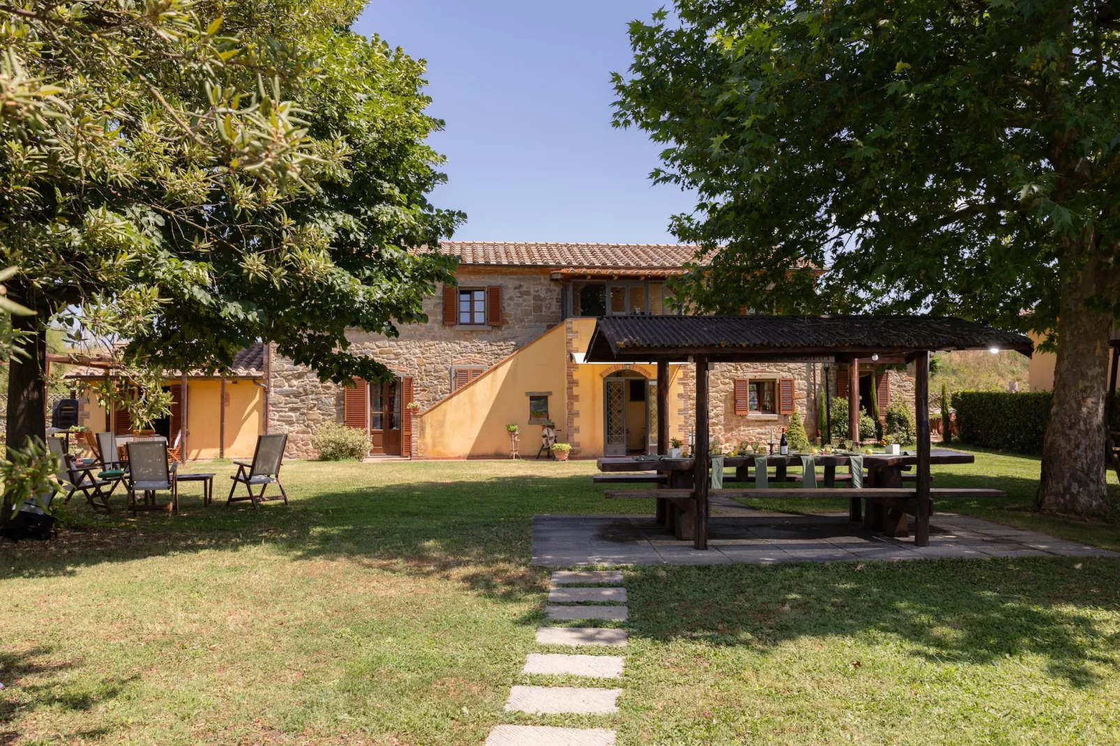 Podere Merlino-Gardens summer