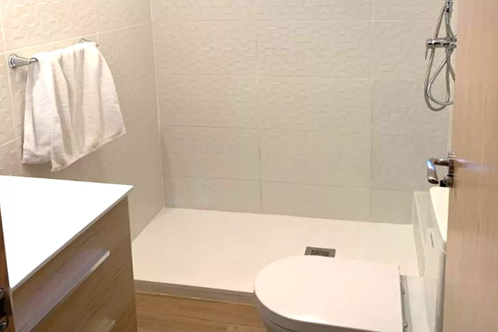 El Mas Groc 10-Bathroom